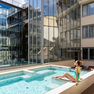 Hotel Iq