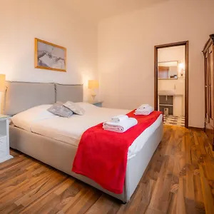 Novella House Floransa